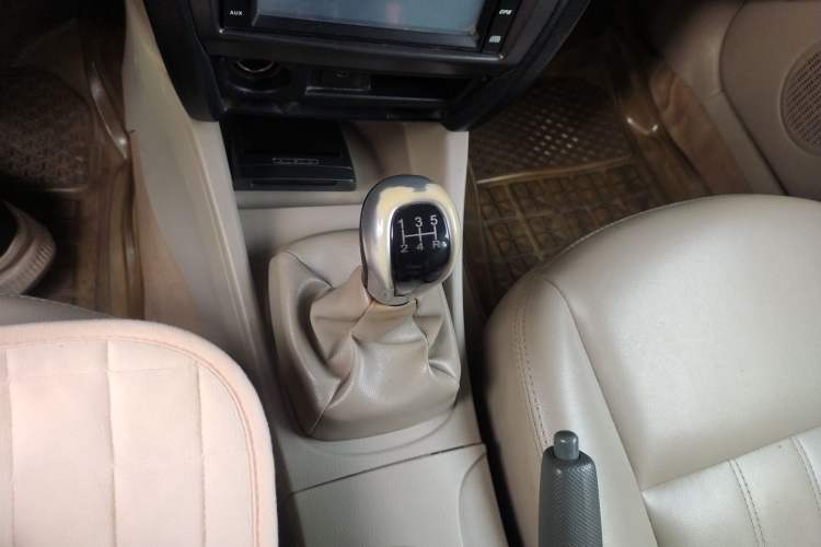 Used Soueast V3 Lingyue 2012 1.5L Manual Luxury Edition Gear Lever