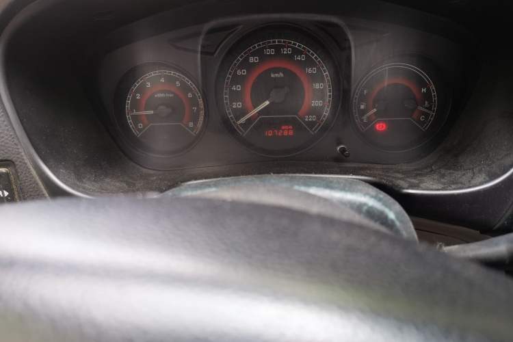 Used Soueast V3 Lingyue 2012 Revised Version 1.5L Manual Flagship Edition Odometer Close Up