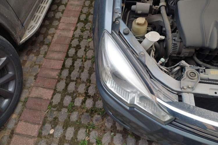 Used Soueast V3 Lingyue 2012 1.5L Manual Luxury Edition Right Front Headlight