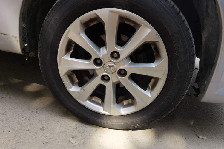 Used Soueast V3 Lingyue 2012 Revised Version 1.5L Manual Flagship Edition Right Front Wheel Hub