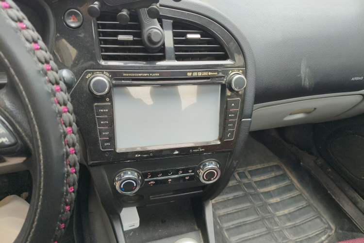 Used Soueast V3 Lingyue 2012 Revised Version 1.5L Manual – Style Edition Audio And AC Panel
