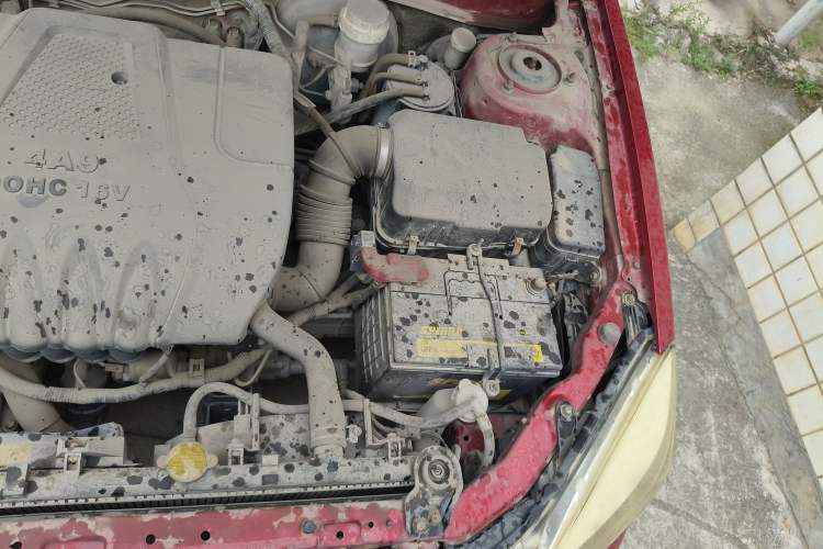 Used Soueast V3 Lingyue 2012 Revised Version 1.5L Manual – Style Edition Engine Bay Left