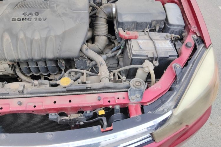 Used Soueast V3 Lingyue 2012 Revised Version 1.5L Manual – Style Edition Engine Bay Left