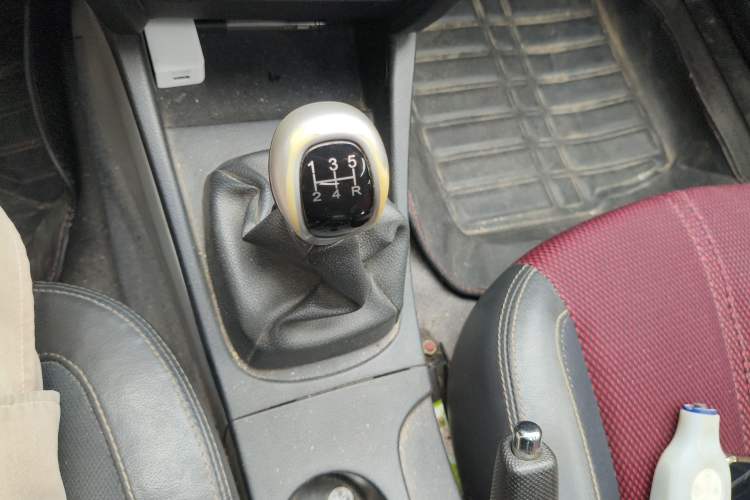 Used Soueast V3 Lingyue 2012 Revised Version 1.5L Manual – Style Edition Gear Lever