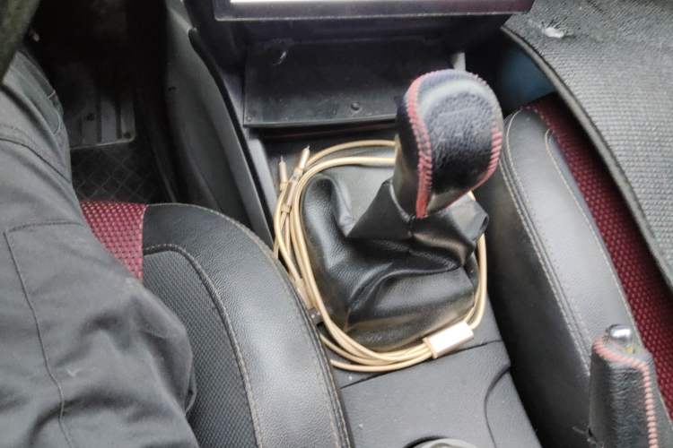 Used Soueast V3 Lingyue 2012 Revised Version 1.5L Manual – Style Edition Gear Lever