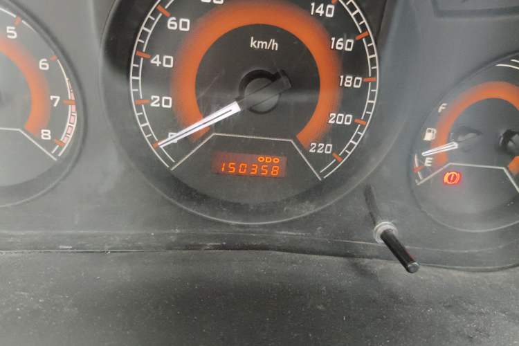 Used Soueast V3 Lingyue 2012 Revised Version 1.5L Manual – Style Edition Odometer Close Up