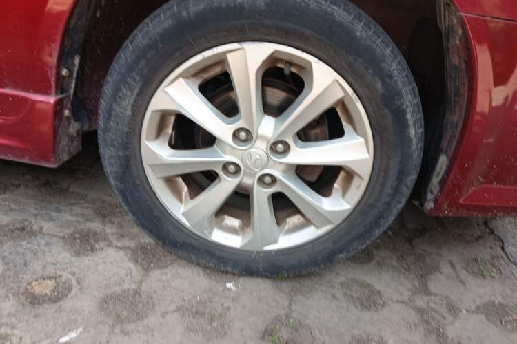 Used Soueast V3 Lingyue 2012 1.5L Manual Flagship Edition Right Front Wheel Hub