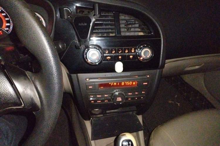 Used Soueast V3 Lingyue 2012 Revised Version 1.5L Manual Luxury Edition Audio And AC Panel