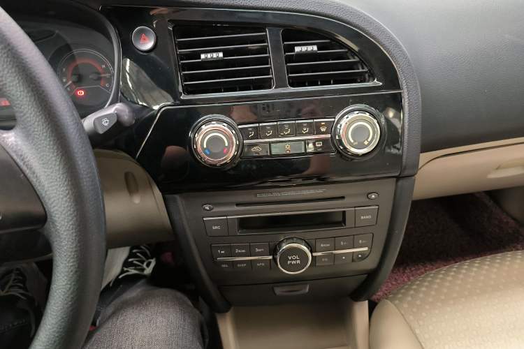 Used Soueast V3 Lingyue 2012 Revised Version 1.5L Manual Luxury Edition Audio And AC Panel