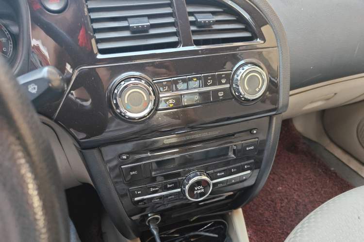 Used Soueast V3 Lingyue 2012 Revised Version 1.5L Manual Comfort Edition Audio And AC Panel