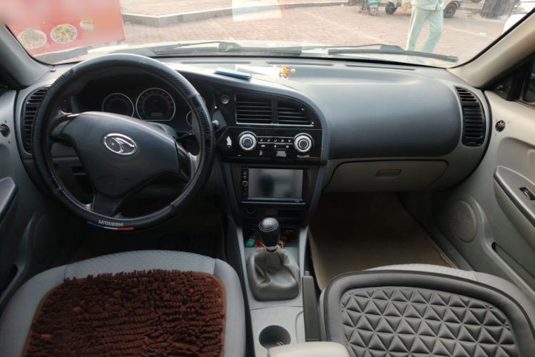 Used Soueast V3 Lingyue 2012 1.5L Manual New Happiness Edition Center Console