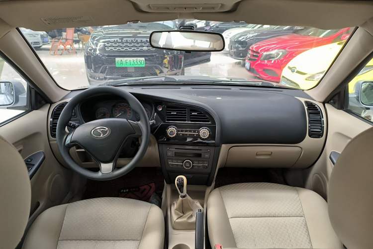 Used Soueast V3 Lingyue 2012 Revised Version 1.5L Manual Luxury Edition Center Console