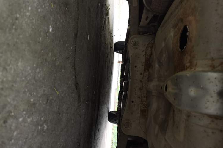 Used Soueast V3 Lingyue 2012 Revised Version 1.5L Manual Flagship Edition Chassis Rear