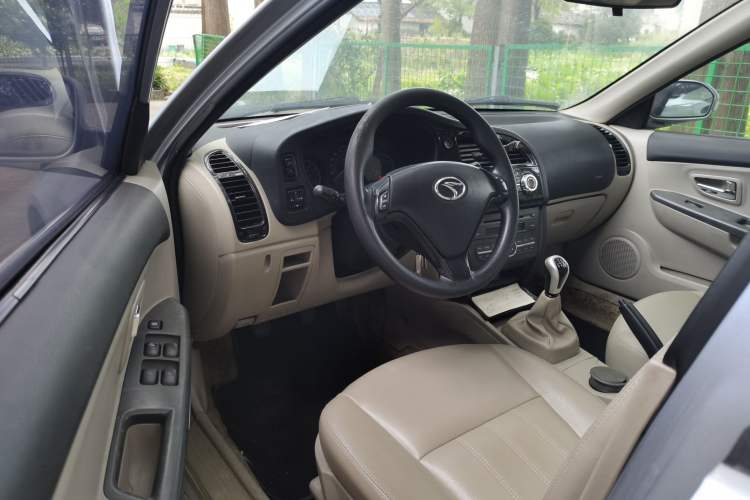 Used Soueast V3 Lingyue 2012 Revised Version 1.5L Manual Flagship Edition Driver Seat