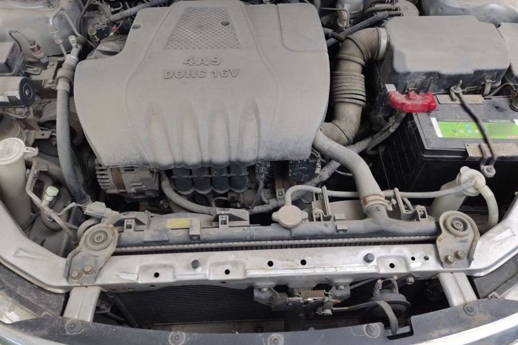 Used Soueast V3 Lingyue 2012 Revised Version 1.5L Manual Flagship Edition Engine Bay