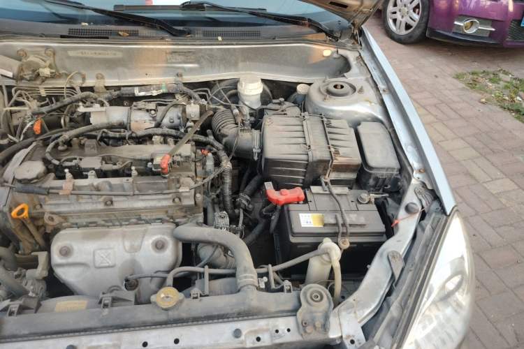 Used Soueast V3 Lingyue 2012 1.5L Manual New Happiness Edition Engine Bay Left