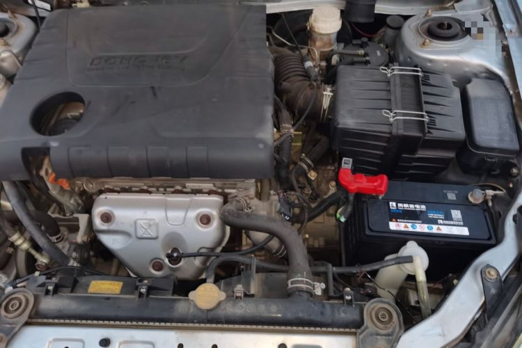 Used Soueast V3 Lingyue 2012 Revised Version 1.5L Manual – Happiness Edition Engine Bay Left