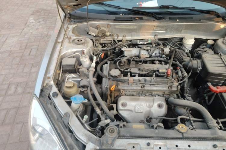 Used Soueast V3 Lingyue 2012 1.5L Manual New Happiness Edition Engine Bay Right