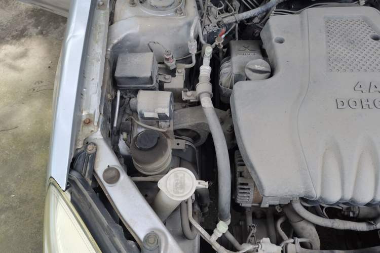Used Soueast V3 Lingyue 2012 Revised Version 1.5L Manual Flagship Edition Engine Bay Right