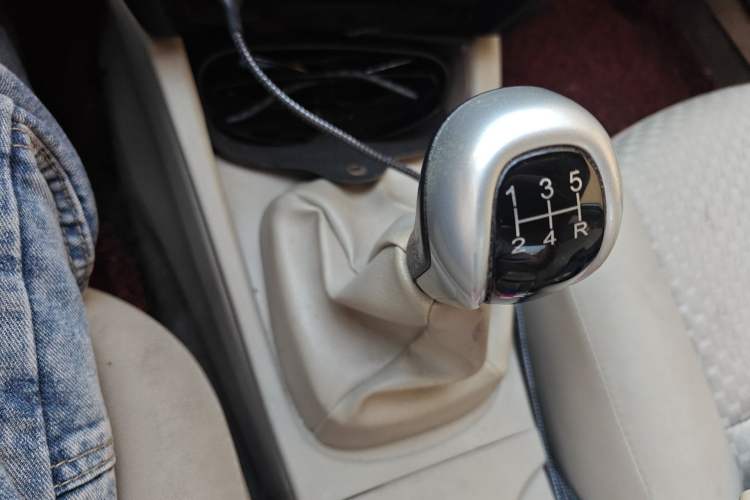 Used Soueast V3 Lingyue 2012 Revised Version 1.5L Manual Comfort Edition Gear Lever