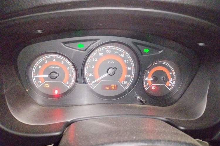 Used Soueast V3 Lingyue 2012 Revised Version 1.5L Manual Luxury Edition Instrument Cluster