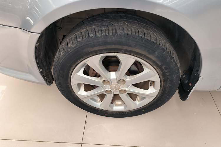 Used Soueast V3 Lingyue 2012 Revised Version 1.5L Manual Luxury Edition Left Front Wheel Hub