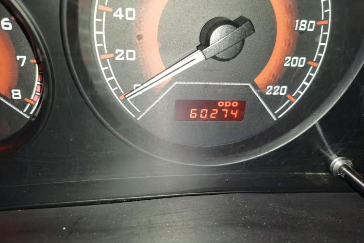 Used Soueast V3 Lingyue 2012 Revised Version 1.5L Manual – Happiness Edition Odometer Close Up