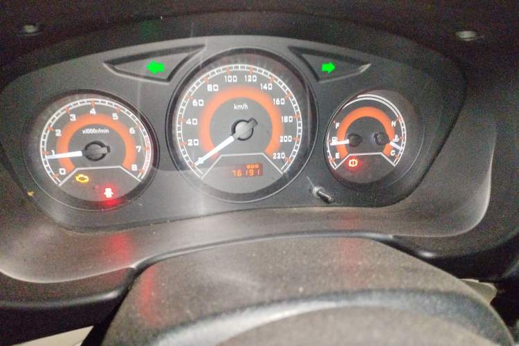 Used Soueast V3 Lingyue 2012 Revised Version 1.5L Manual Luxury Edition Odometer Close Up