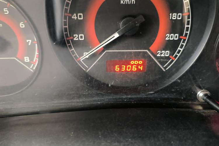Used Soueast V3 Lingyue 2012 Revised Version 1.5L Manual Luxury Edition Odometer Close Up