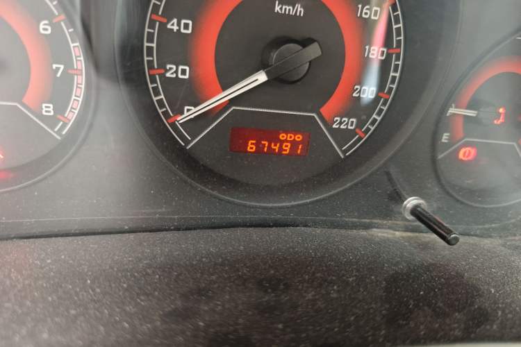 Used Soueast V3 Lingyue 2012 Revised Version 1.5L Manual Comfort Edition Odometer Close Up