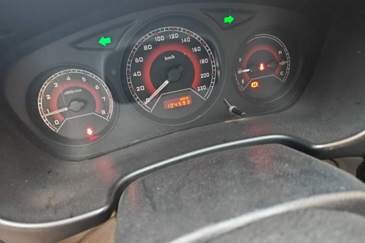 Used Soueast V3 Lingyue 2012 Revised Version 1.5L Manual Comfort Edition Odometer Close Up