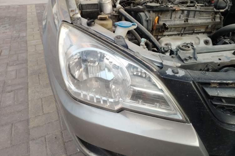 Used Soueast V3 Lingyue 2012 1.5L Manual New Happiness Edition Right Front Headlight