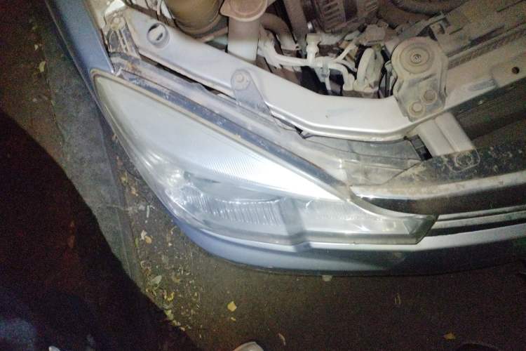 Used Soueast V3 Lingyue 2012 Revised Version 1.5L Manual Luxury Edition Right Front Headlight