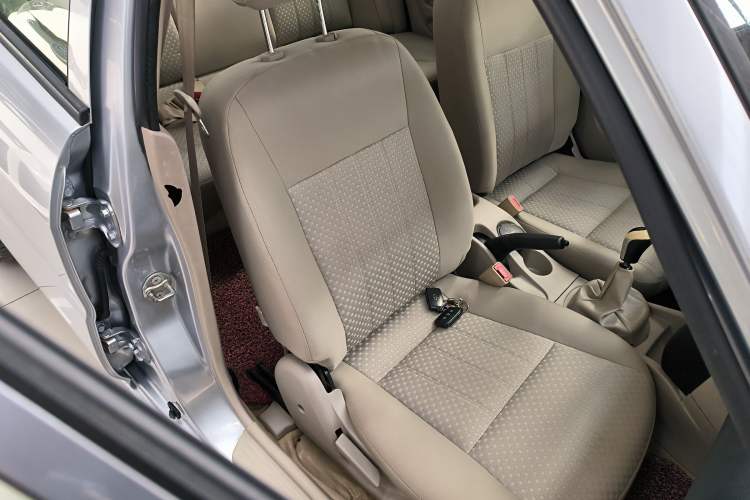 Used Soueast V3 Lingyue 2012 Revised Version 1.5L Manual Luxury Edition Right Front Seat