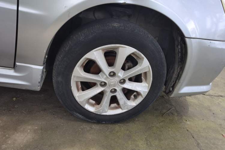 Used Soueast V3 Lingyue 2012 Revised Version 1.5L Manual Flagship Edition Right Front Wheel Hub