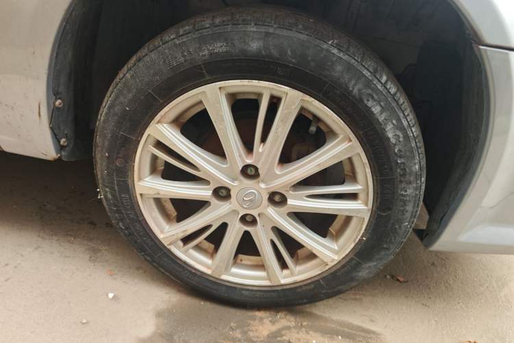 Used Soueast V3 Lingyue 2012 Revised Version 1.5L Manual Comfort Edition Right Front Wheel Hub