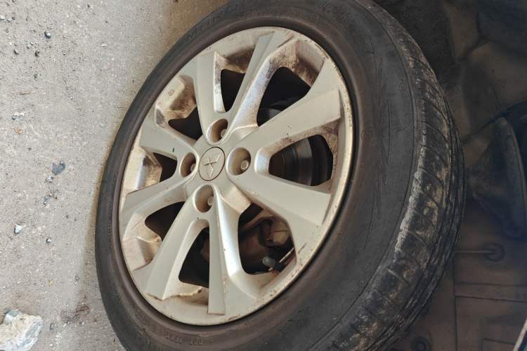 Used Soueast V3 Lingyue 2012 Revised Version 1.5L Manual Comfort Edition Right Front Wheel Hub