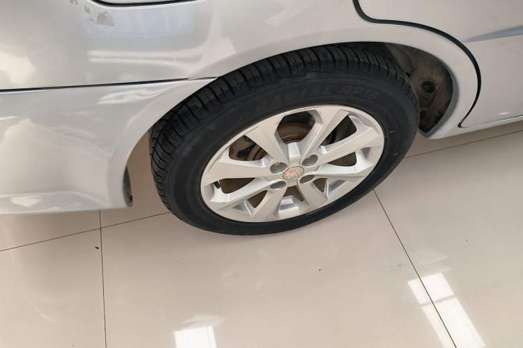 Used Soueast V3 Lingyue 2012 Revised Version 1.5L Manual Luxury Edition Right Rear Wheel Hub