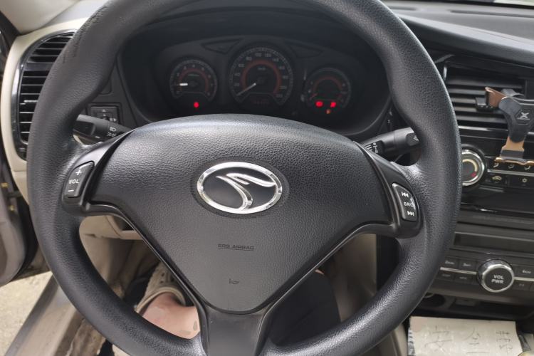 Used Soueast V3 Lingyue 2012 Revised Version 1.5L Manual Flagship Edition Steering Wheel