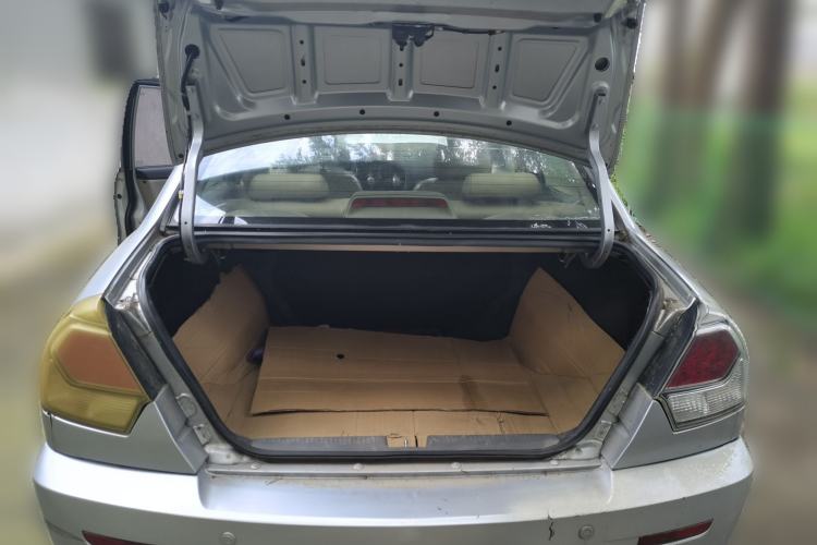 Used Soueast V3 Lingyue 2012 Revised Version 1.5L Manual Flagship Edition Trunk
