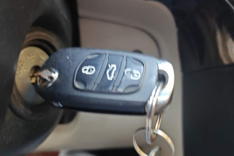 Used Soueast V3 Lingyue 2012 Revised Version 1.5L Manual Comfort Edition Vehicle Key