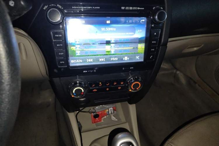 Used Soueast V3 Lingyue 2012 1.5L Manual Luxury Edition Audio And AC Panel