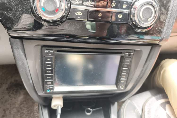 Used Soueast V3 Lingyue 2012 1.5L Manual Comfort Edition Audio And AC Panel