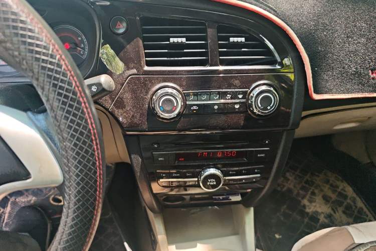 Used Soueast V3 Lingyue 2012 Revised Version 1.5L Manual – Happiness Edition Audio And AC Panel