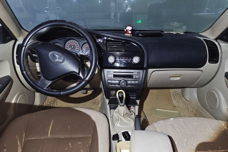 Used Soueast V3 Lingyue 2012 1.5L Manual Comfort Edition Center Console