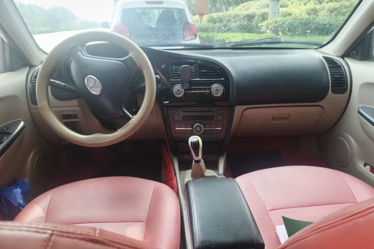 Used Soueast V3 Lingyue 2012 Revised Version 1.5L Manual Comfort Edition Center Console