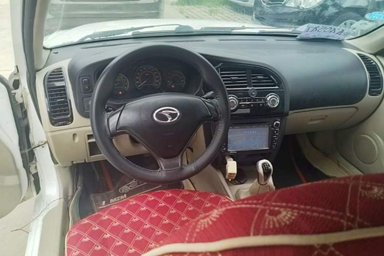 Used Soueast V3 Lingyue 2012 Revised Version 1.5L Manual Comfort Edition Center Console