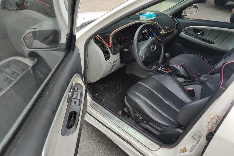 Used Soueast V3 Lingyue 2012 1.5L Manual New Happiness Edition Driver Seat