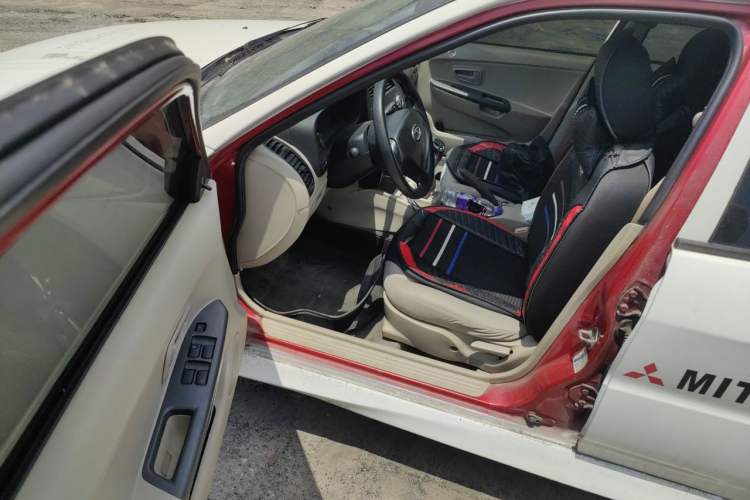Used Soueast V3 Lingyue 2012 1.5L Manual New Happiness Edition Driver Seat