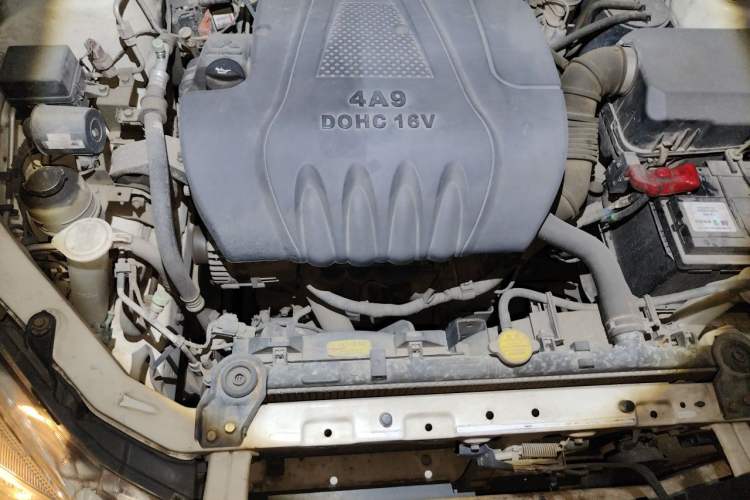 Used Soueast V3 Lingyue 2012 1.5L Manual Luxury Edition Engine Bay